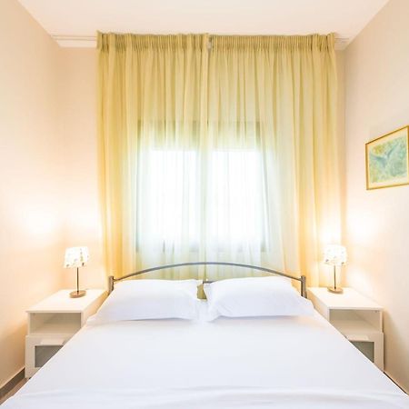 Nereus & Oceanus Beachfront Apartments, Lagonisi Beach #Feelslikehome 오르모스 파나기아스 외부 사진