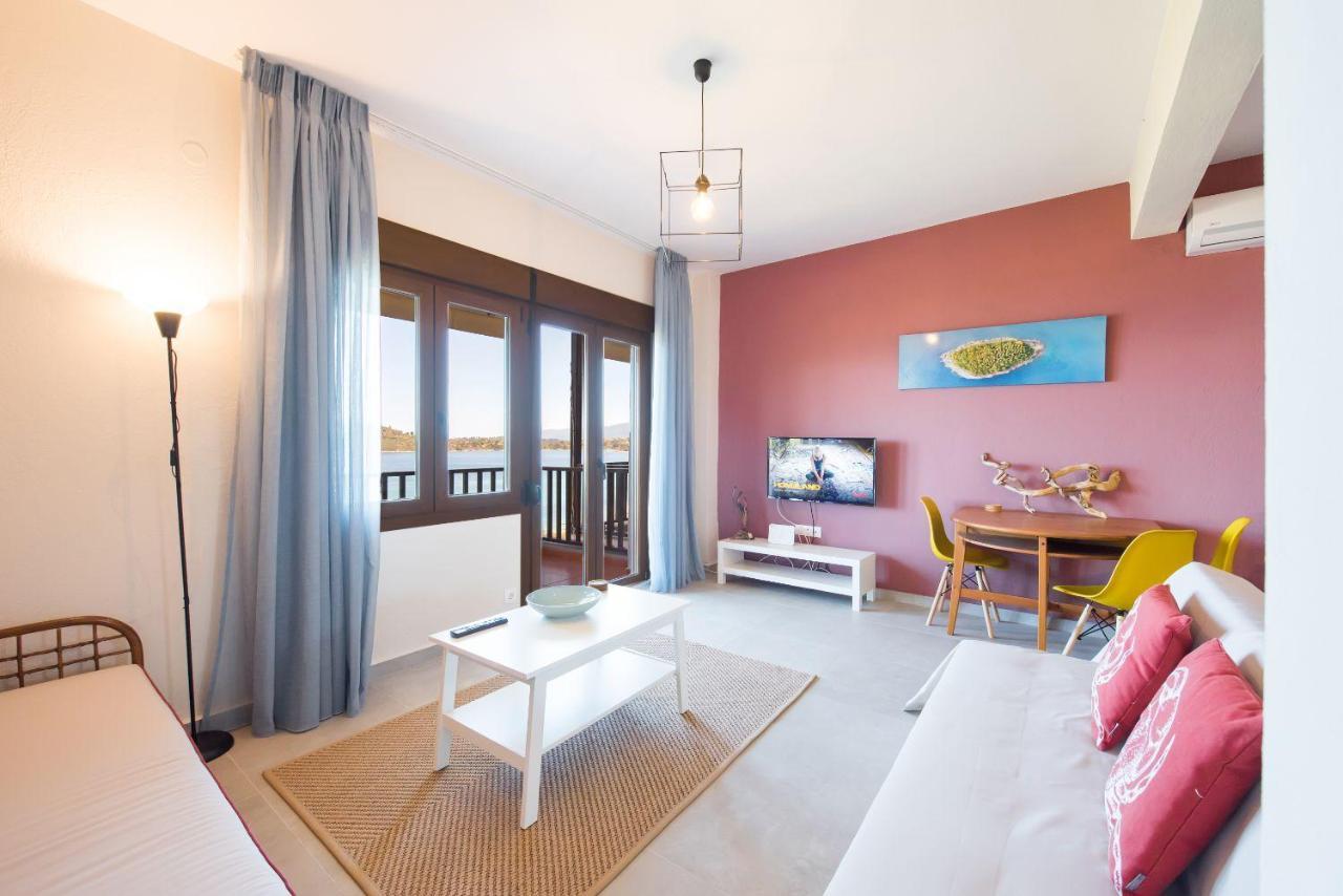 Nereus & Oceanus Beachfront Apartments, Lagonisi Beach #Feelslikehome 오르모스 파나기아스 외부 사진