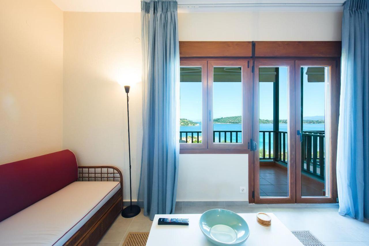 Nereus & Oceanus Beachfront Apartments, Lagonisi Beach #Feelslikehome 오르모스 파나기아스 외부 사진