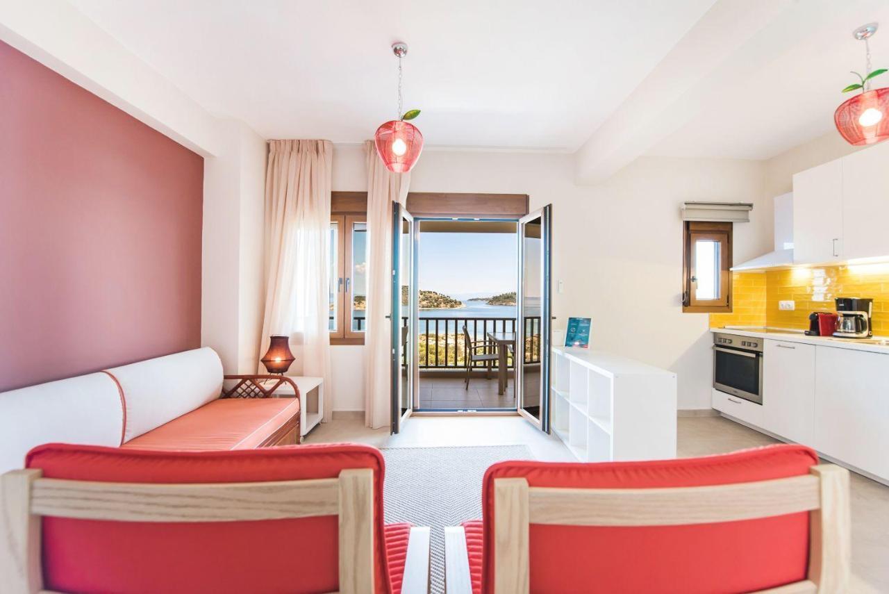 Nereus & Oceanus Beachfront Apartments, Lagonisi Beach #Feelslikehome 오르모스 파나기아스 외부 사진