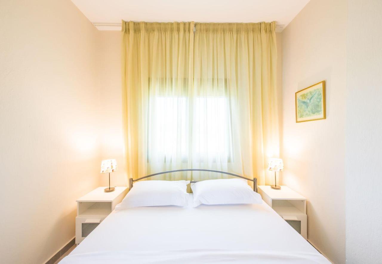 Nereus & Oceanus Beachfront Apartments, Lagonisi Beach #Feelslikehome 오르모스 파나기아스 외부 사진