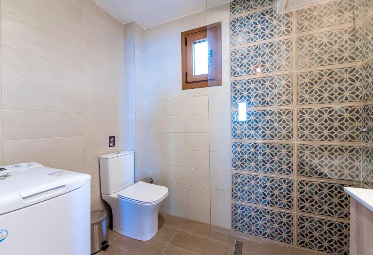 Nereus & Oceanus Beachfront Apartments, Lagonisi Beach #Feelslikehome 오르모스 파나기아스 외부 사진